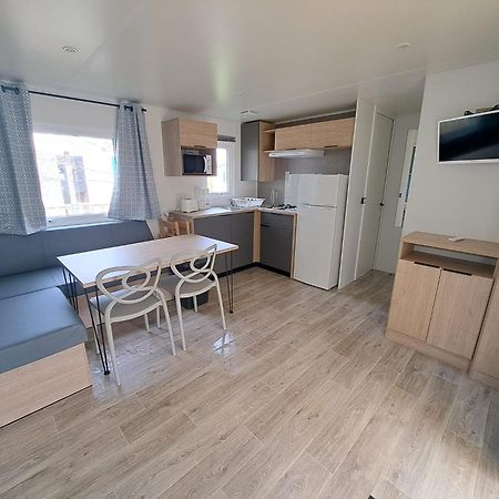 Camping Sainte Mere Eglise Exteriör bild