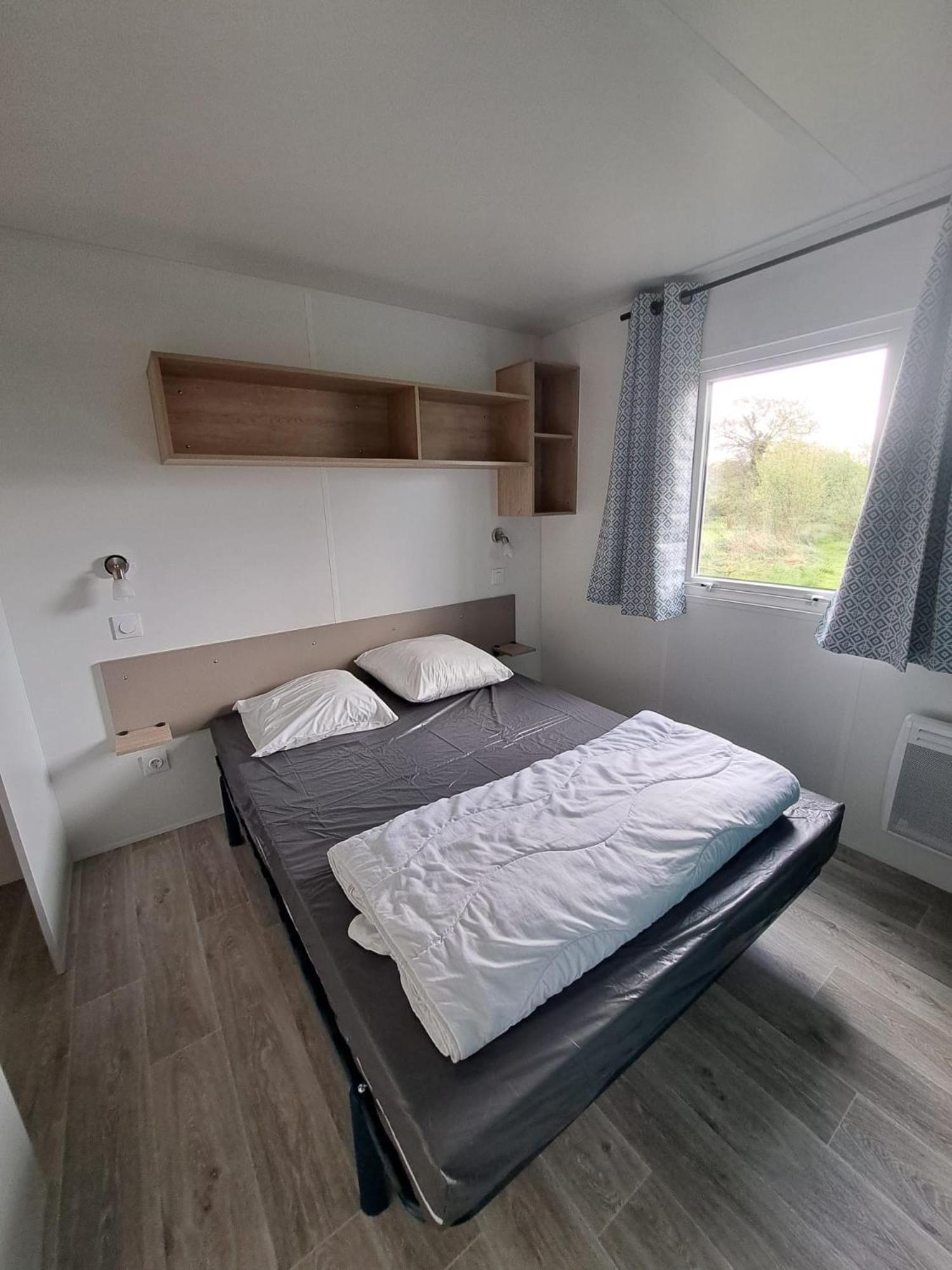 Camping Sainte Mere Eglise Exteriör bild