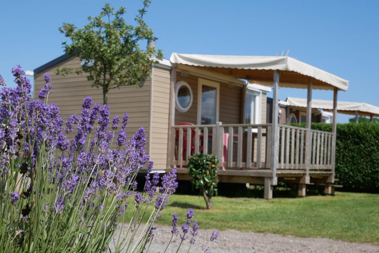 Camping Sainte Mere Eglise Exteriör bild