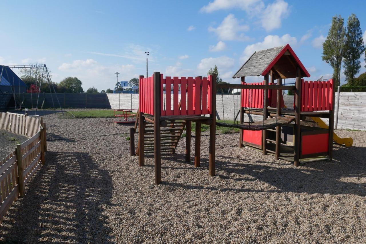 Camping Sainte Mere Eglise Exteriör bild