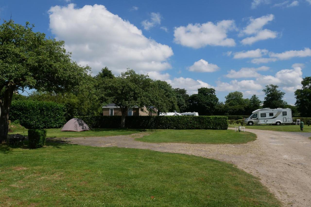 Camping Sainte Mere Eglise Exteriör bild