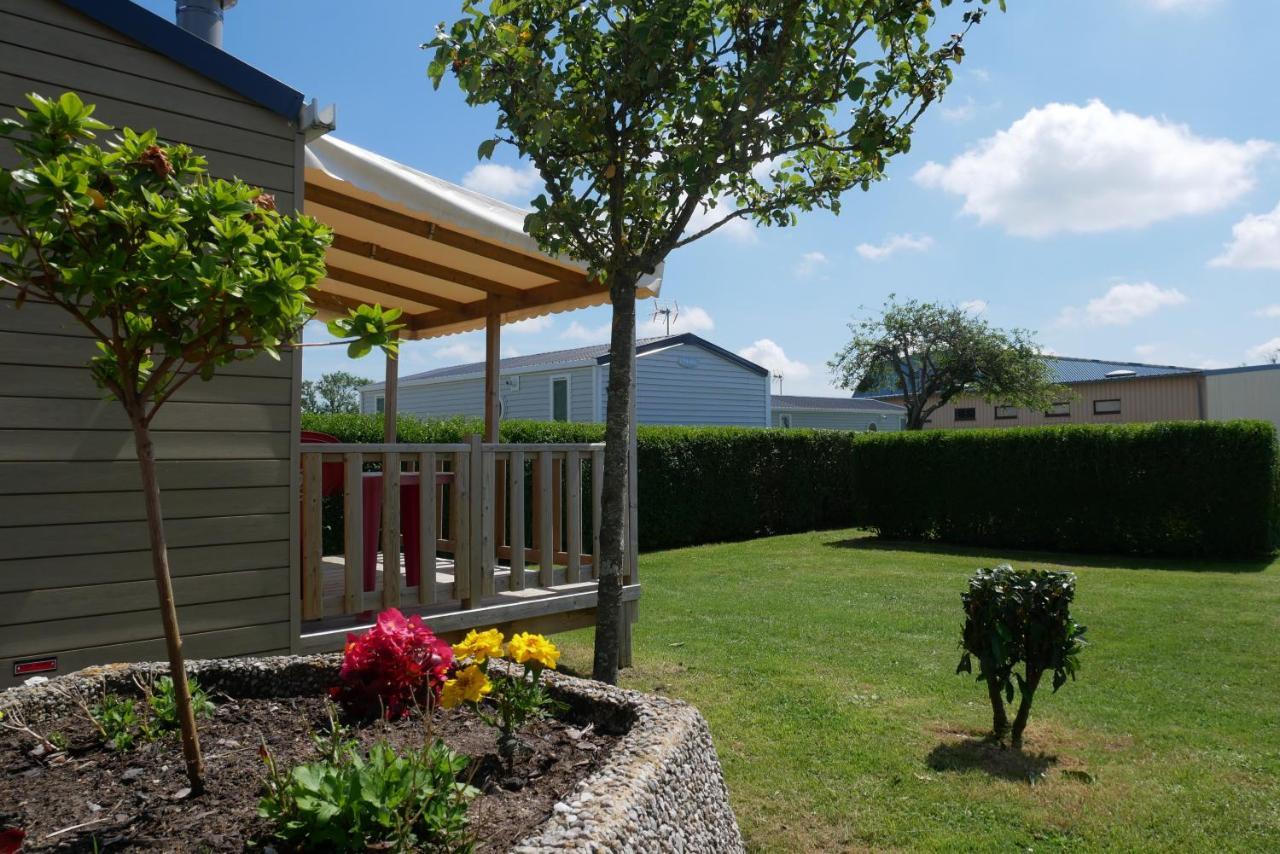 Camping Sainte Mere Eglise Exteriör bild